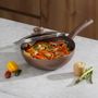 L39722-WOK-TV-24CM-AMBAR---02imagenAmbientada