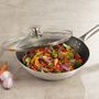 L49428-WOK-PROFESIONAL-30CM---TAPA-DE-VIDRIO---03imagenAmbientada